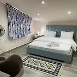 Aretoysa Center Luxury 2 Daire