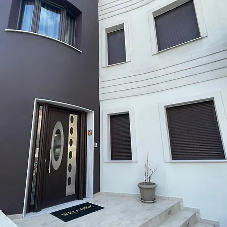 아파트 Aretoysa Center Luxury 2 *