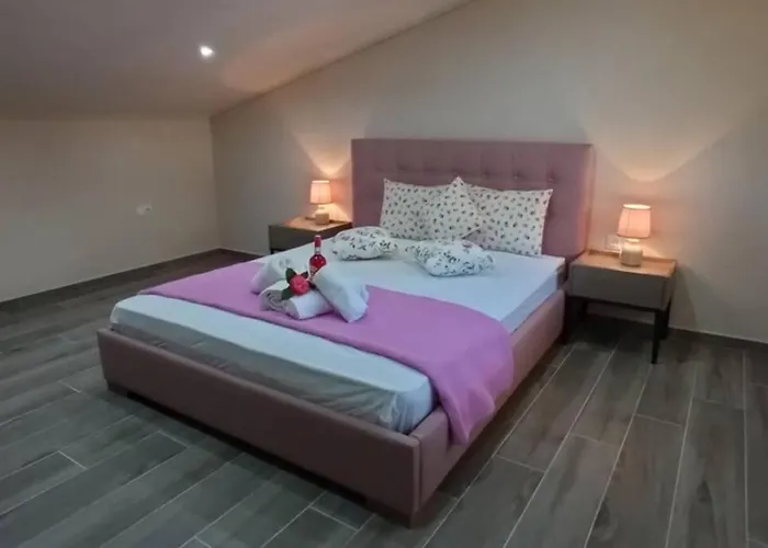 Aretoysa Center Luxury 2 *