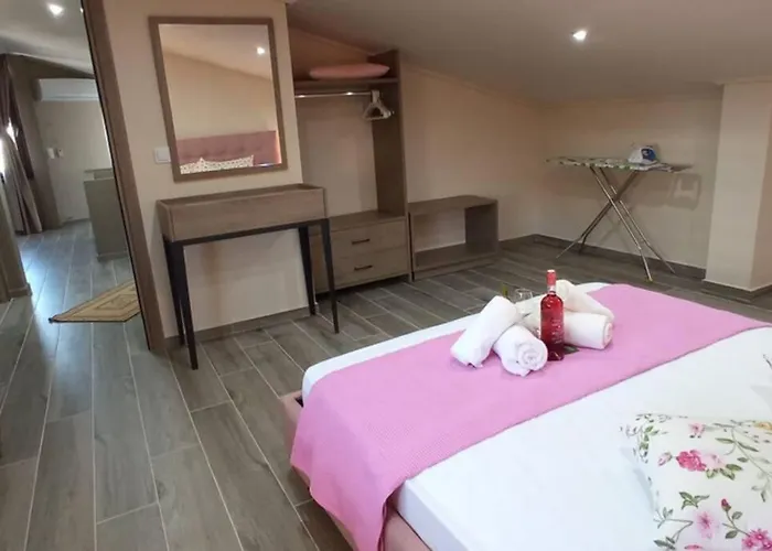 Aretoysa Center Luxury 2 Néa Péramos