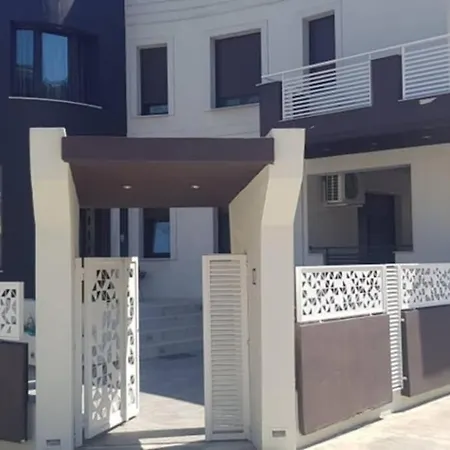Aretoysa Center Luxury 2 * Néa Péramos