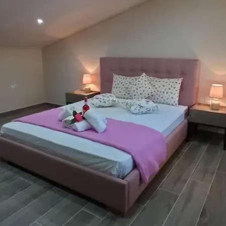 Aretoysa Center Luxury 2 *