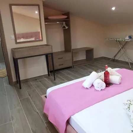 Aretoysa Center Luxury 2 Néa Péramos