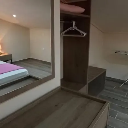Aretoysa Center Luxury 2 Néa Péramos