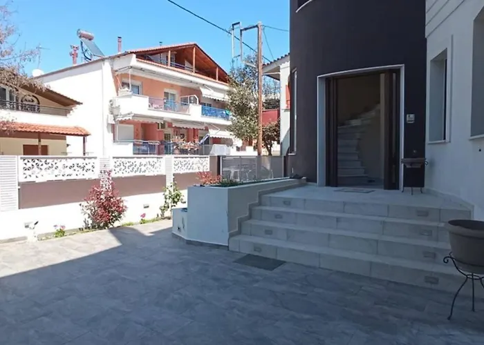 Aretoysa Center Luxury 2 Néa Péramos